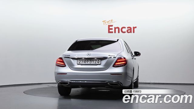 Mercedes-Benz E-Class E300 4MATIC Exclusive