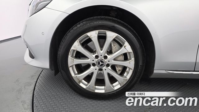 Mercedes-Benz E-Class E300 4MATIC Exclusive