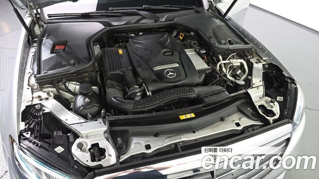 Mercedes-Benz E-Class E300 4MATIC Exclusive