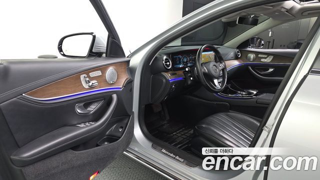 Mercedes-Benz E-Class E300 4MATIC Exclusive