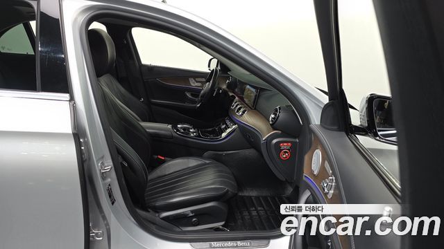 Mercedes-Benz E-Class E300 4MATIC Exclusive