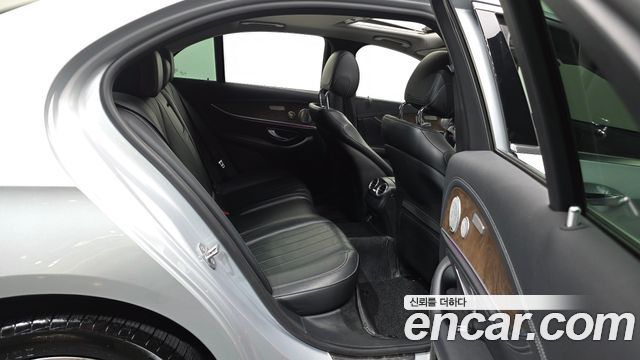 Mercedes-Benz E-Class E300 4MATIC Exclusive