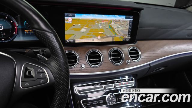 Mercedes-Benz E-Class E300 4MATIC Exclusive