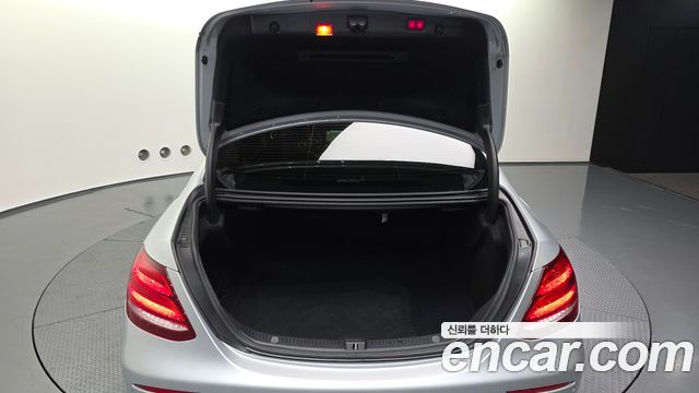 Mercedes-Benz E-Class E300 4MATIC Exclusive