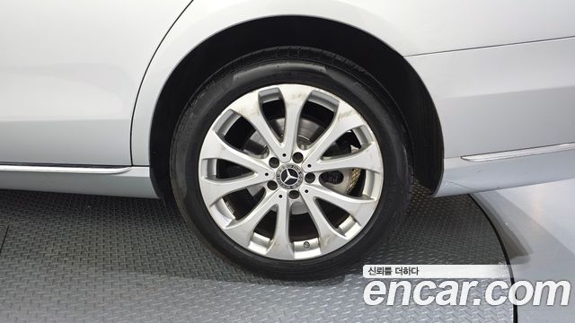 Mercedes-Benz E-Class E300 4MATIC Exclusive