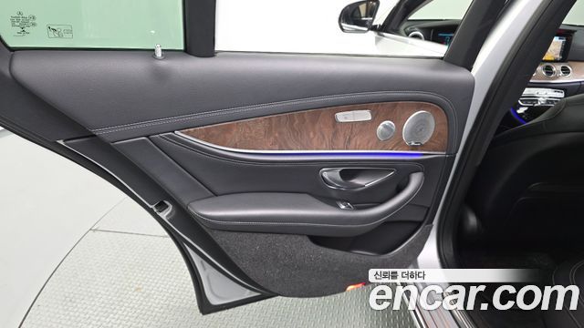 Mercedes-Benz E-Class E300 4MATIC Exclusive