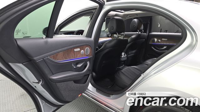 Mercedes-Benz E-Class E300 4MATIC Exclusive