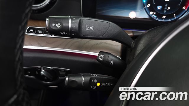 Mercedes-Benz E-Class E300 4MATIC Exclusive