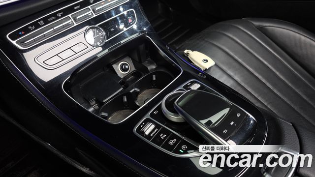 Mercedes-Benz E-Class E300 4MATIC Exclusive