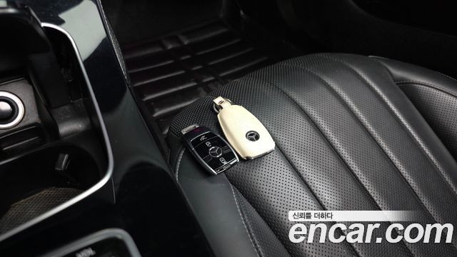 Mercedes-Benz E-Class E300 4MATIC Exclusive