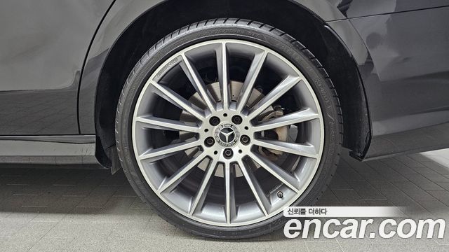 Mercedes-Benz E-Class E350 4MATIC AMG Line
