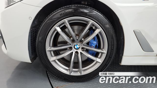 BMW 5-Series 530i xDrive M Sport Package Plus