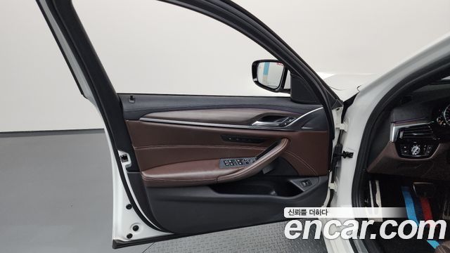 BMW 5-Series 530i xDrive M Sport Package Plus