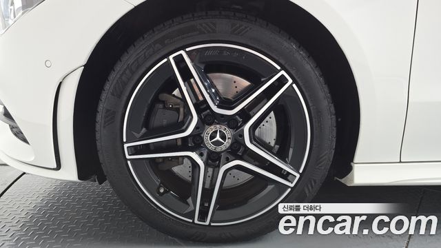 Mercedes-Benz CLA-Class CLA250 4MATIC