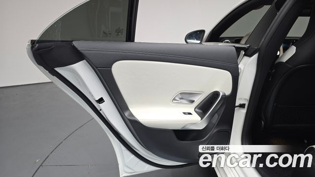 Mercedes-Benz CLA-Class CLA250 4MATIC