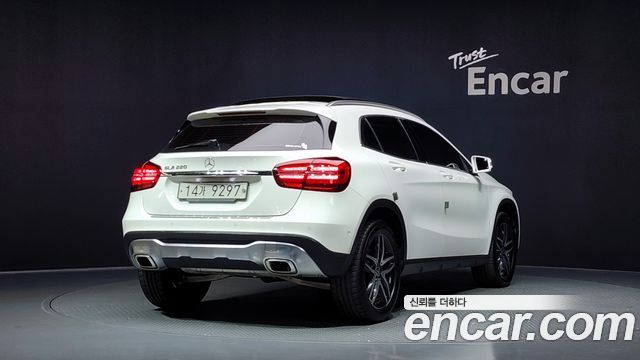 Mercedes-Benz GLA-Class GLA220 Premium