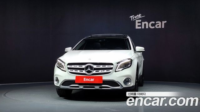 Mercedes-Benz GLA-Class GLA220 Premium
