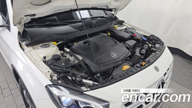 Mercedes-Benz GLA-Class GLA220 Premium