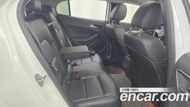 Mercedes-Benz GLA-Class GLA220 Premium