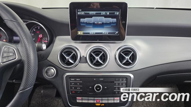 Mercedes-Benz GLA-Class GLA220 Premium