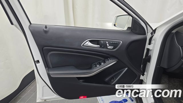 Mercedes-Benz GLA-Class GLA220 Premium
