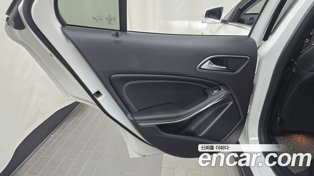 Mercedes-Benz GLA-Class GLA220 Premium