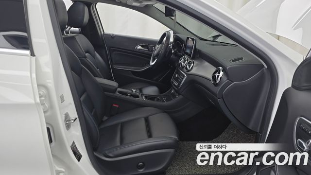 Mercedes-Benz GLA-Class GLA220 Premium