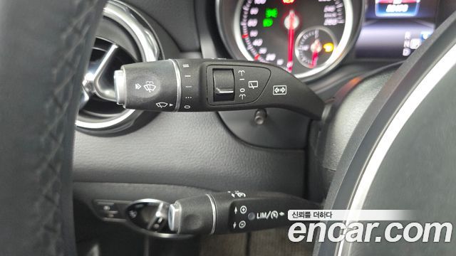 Mercedes-Benz GLA-Class GLA220 Premium