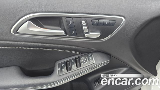 Mercedes-Benz GLA-Class GLA220 Premium