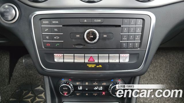 Mercedes-Benz GLA-Class GLA220 Premium