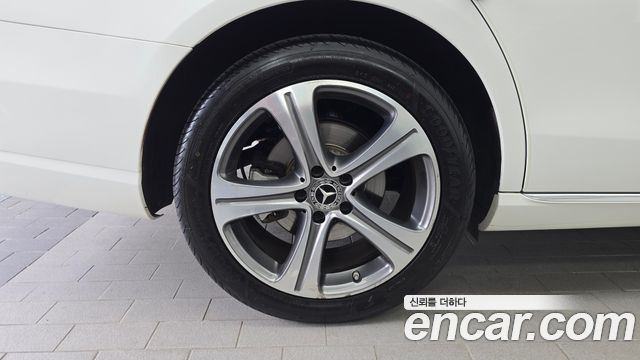 Mercedes-Benz E-Class E300 4MATIC AV Intelligent Drive
