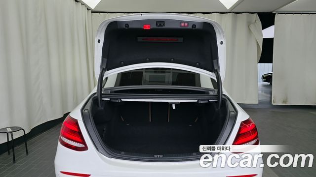 Mercedes-Benz E-Class E300 4MATIC AV Intelligent Drive