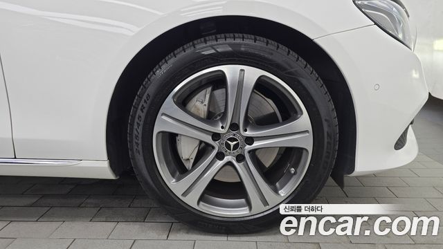 Mercedes-Benz E-Class E300 4MATIC AV Intelligent Drive