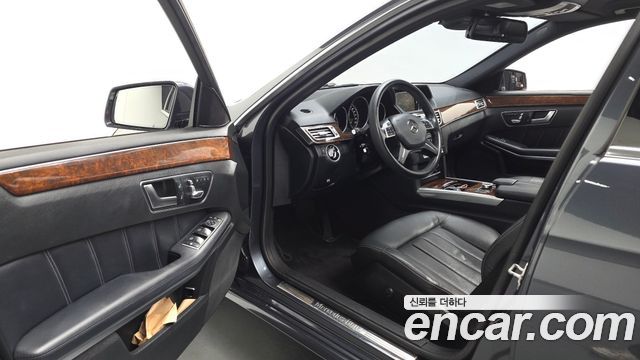 Mercedes-Benz E-Class E300 Elegance