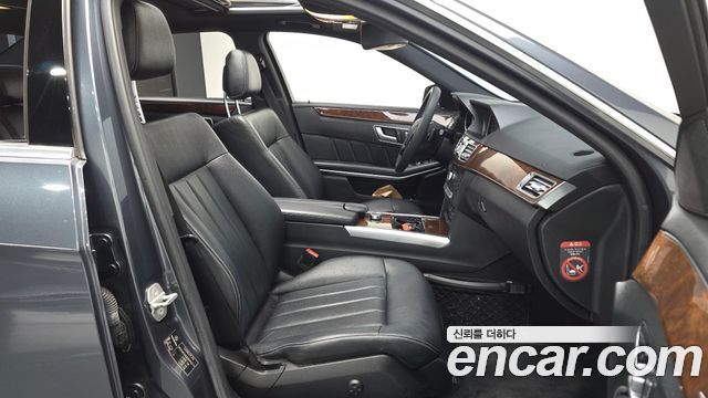 Mercedes-Benz E-Class E300 Elegance