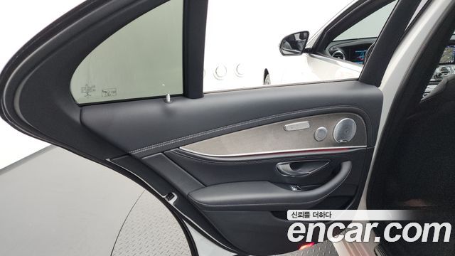 Mercedes-Benz E-Class E350 4MATIC AMG Line