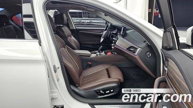 BMW 5-Series 530i Luxury