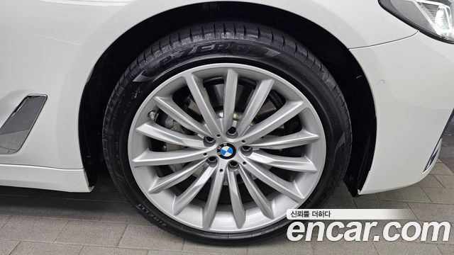 BMW 5-Series 530i Luxury