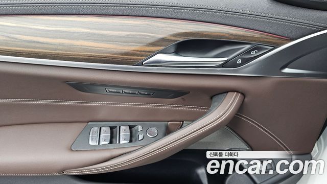 BMW 5-Series 530i Luxury
