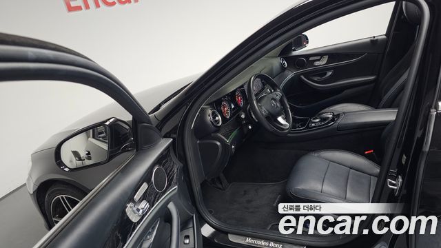 Mercedes-Benz E-Class E200 Avantgarde