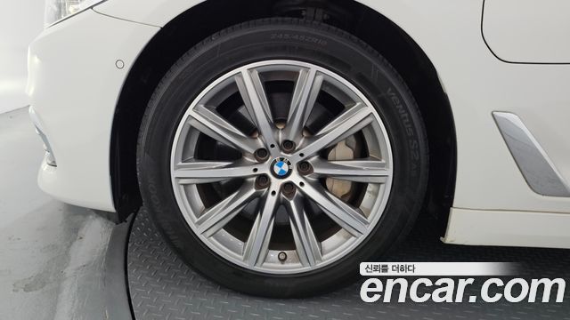 BMW 5-Series 530e Luxury