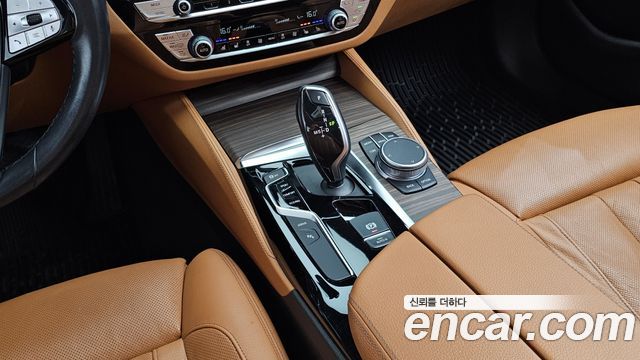BMW 5-Series 530e Luxury