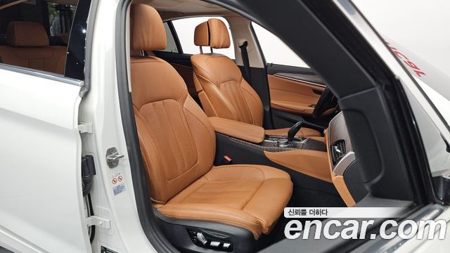 BMW 5-Series 530e Luxury
