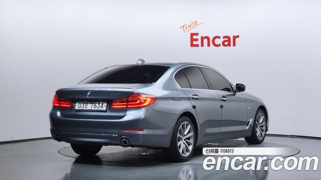 BMW 5-Series 520i Luxury
