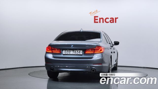 BMW 5-Series 520i Luxury