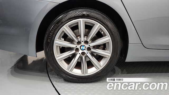 BMW 5-Series 520i Luxury