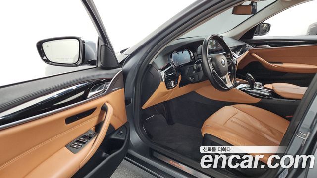 BMW 5-Series 520i Luxury