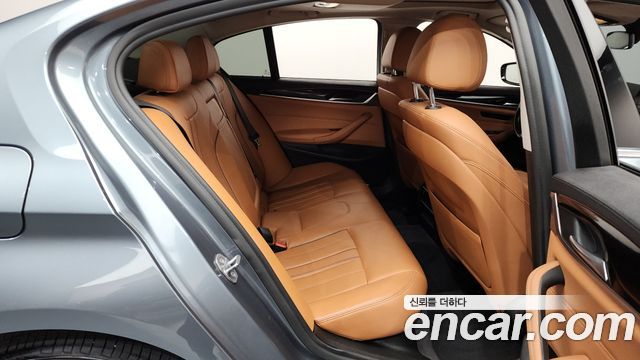 BMW 5-Series 520i Luxury