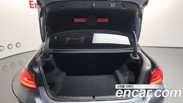 BMW 5-Series 520i Luxury