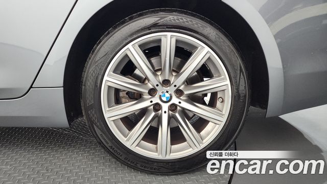 BMW 5-Series 520i Luxury